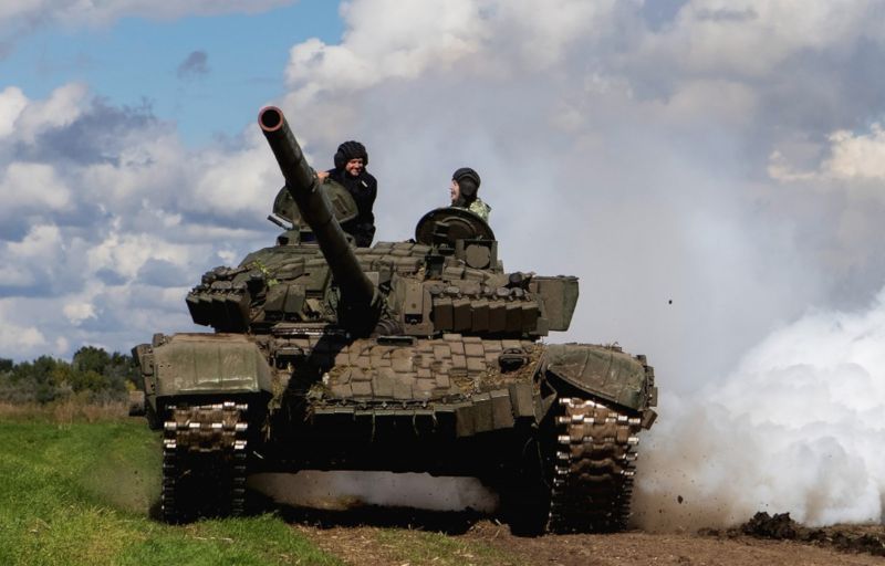 Archivo:UA 59th brigade T-72M1R 01.jpg