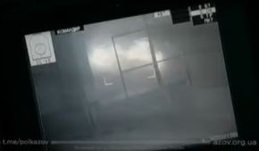 El artillero dispara en la zona menos blindada del costado trasero del carro de combate para incendiar su combustible.