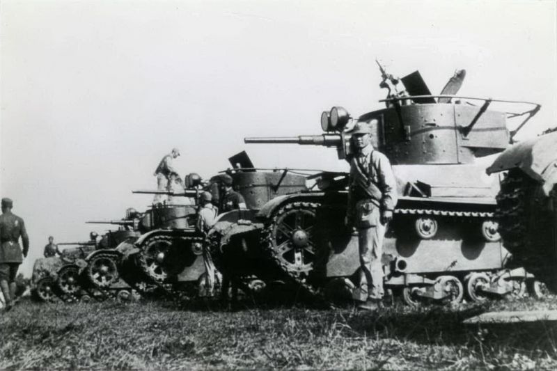 Archivo:T-26 Tanks at Hunan.jpg