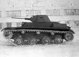 Un T-60 en el patio de las fábricas de GAZ Molotov en febrero de 1942, este ejemplar disponía de blindaje reforzado.