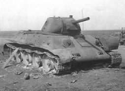 Un T-34 Mod. 1941 de las primeras series producidas por la Fábrica N.º 183 de Járkov con la torreta de fundición.