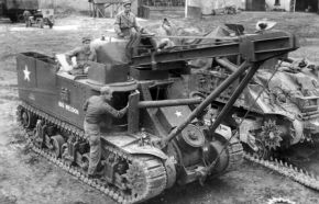 Un carro de recuperación M31 TRV estadounidense.