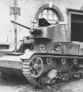 Un Panzerkampfwagen 7TP(p) capturado por los soviéticos a los alemanes en 1942. La ametralladora coaxial había sido reemplazada por una MG 34.