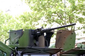 Ametralladora M2 Browning de 12,7 mm en la cúpula de un VAB.