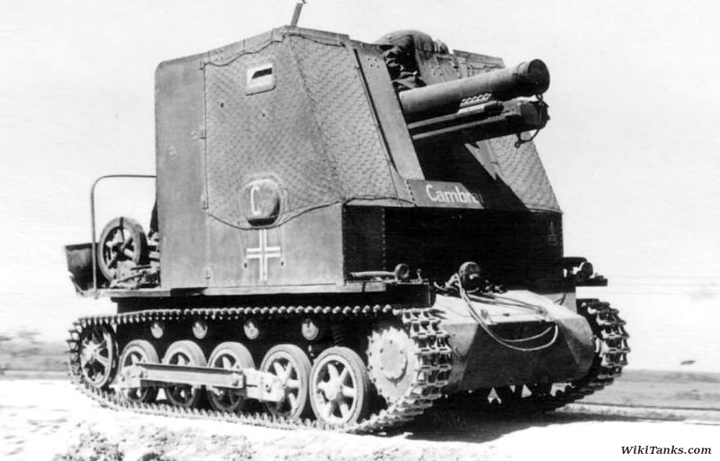 Archivo:15 cm sIG 33 Cambrai.jpg