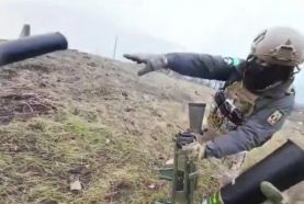 Un grupo táctico ucraniano empleando un Carl Gustaf para atacar posiciones rusas en el área de Bajumt, diciembre de 2022