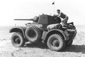 Vista lateral de un Daimler Armoured Car Mk.II.