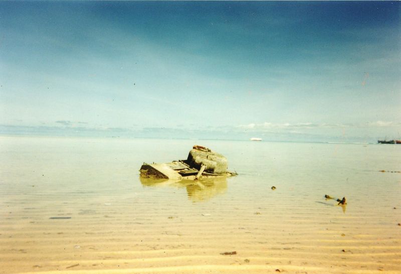 Archivo:Battle Tarawa Tank.jpg