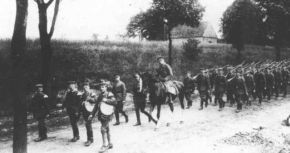 El capitán von Manstein a caballo, al mando de la Compañía 6 del 5.º Regimiento de Infantería en 1923, en la época de la Reichswehr.
