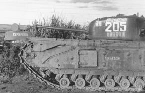 Un Churchill en servicio con el Ejército Rojo armado con el cañón de 6 libras. Su armamento era escaso para el Frente Oriental, pero su gran armadura hacía de él un tanque que los alemanes consideraban difícil de derrotar.