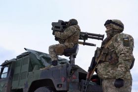Un M1113 equipado con un sistema antiaéreo Stinger DMS, diciembre de 2022.