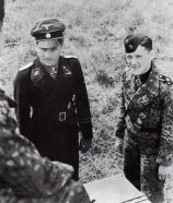 Bobby Woll junto a Michael Wittmann en Normandía, mayo de 1944.
