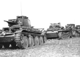 Un raro Panzer II Ausf. D en medio de una columna de Panzer 38(t) durante la Invasión de Polonia.