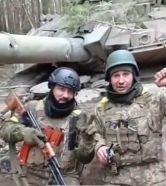 Tropas ucranianas con el T-90M capturado en diciembre de 2022.
