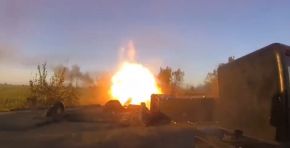 Un Leopard 2A6 abriendo fuego con su cañón en el frente de Zaporiyia.