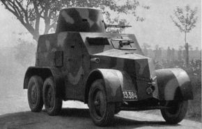 Ametralladora ZB-26 como armamento principal de un automóvil blindado checo OA vz. 30