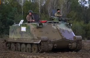 Pansarbandvagn 302 ucrania.jpg