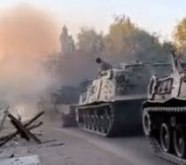 Dos M88A1 remolcando un Leopard 2 dañado, principios de septiembre de 2023.