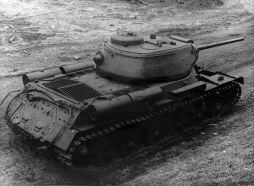 La cubierta del motor del IS-85 de producción era bastante diferente a la del prototipo Obyekt 237.