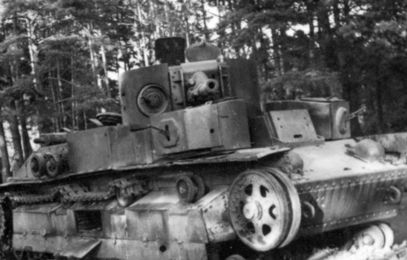 Archivo:T-28e 32e2320.jpg