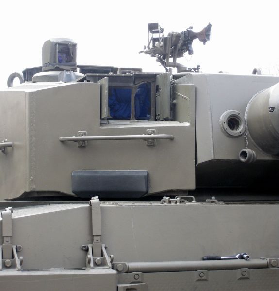 Archivo:1536px-Leopard 2A4 Austrian sights.jpg