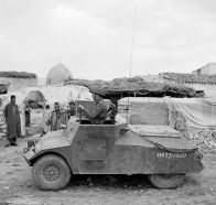 Un Morris LRC de un regimiento de la RAF al servicio del 1.er Ejército en Túnez, marzo de 1943.