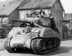 M4A3E2 armado con cañón de 76 mm.