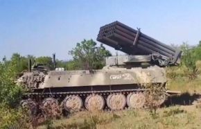 MT-LB con lanzacohetes múltiple 9K55 Grad-1 de 122 mm.