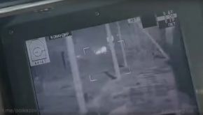BTR-4 del Regimiento Azov atacando un blanco lejano a sus 3 en punto.