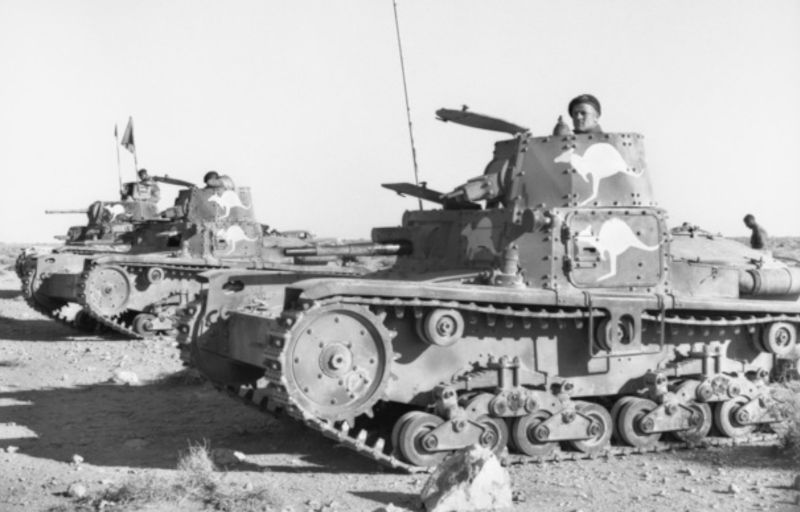 Archivo:Captured Italian tanks 005042.jpg