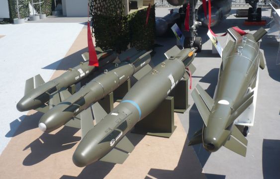 Bombas guiadas y misiles tácticos