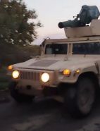 Un M1167 HMMWV en el área de operaciones de Jersón a principios de noviembre de 2022.
