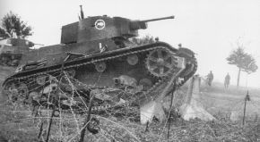 Carro ligero polaco 7TP atravesado obstáculos anticarro checoslovacos en la frontera, 1938.