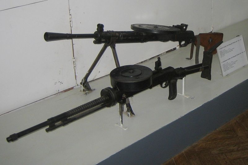 Archivo:Machine gun DP and DT.jpg