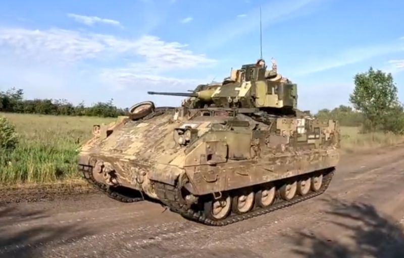 Archivo:Ukrainian m2 bradley 2312.jpg