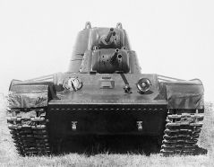 Vista frontal del prototipo SMK durante las pruebas en Kubinka.