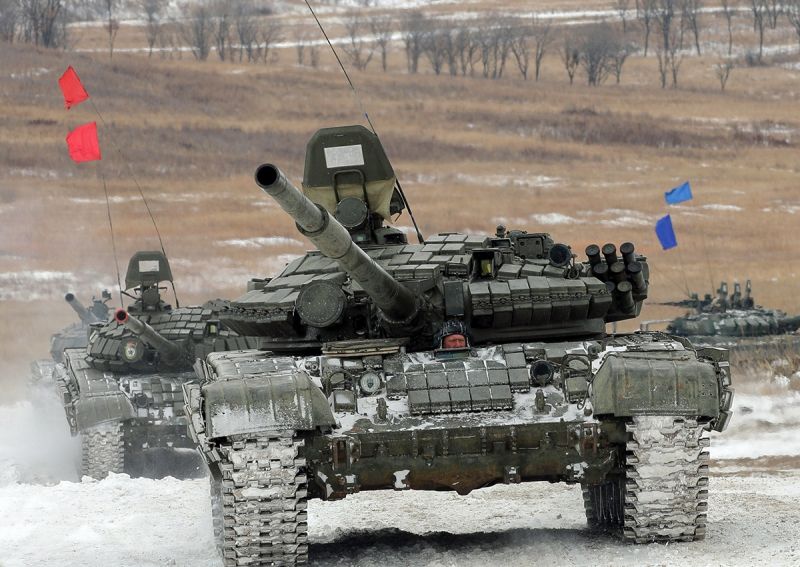 Archivo:T-72AV.jpg