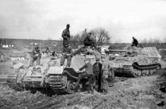 Un Bergepanzer Tiger (P) remolcando un Panzerjäger Tiger (P).