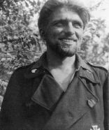 Imagen mítica de Knispel con barba y pelo largo, un estilo sin el porte militar que las regulaciones exigían.