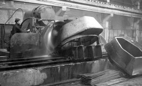 Producción de torretas hexagonales moldeadas en la Fábrica N.º 183 de Nizhny Tagil en los Urales.