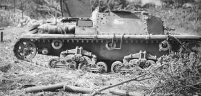 Un Carro Comando M.41 del CLXIII Gruppo da 90/53 abandonado en Sicilia. Su armamento consiste en una pareja de ametralladoras Breda Modello 1938.