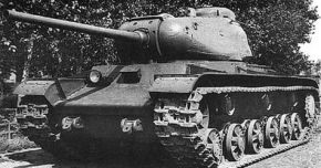 El tanque pesado KV-85, modelo provisional fabricado entre agosto y octubre de 1943 con el chasis del KV-1S y la torreta del futuro IS-85, fue el primer modelo equipado con el nuevo cañón de tanque D-5T.