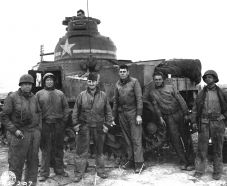Tripulación de un M3 Medium Tank estadounidense en Souk el Arba, Túnez, a finales de noviembre de 1942.