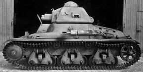 Un ejemplar de preproducción del Hotchkiss H35, con una suspensión y torreta más similar a la producción en serie.