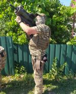 Un miembro de las Unidades de Defensa Territorial ucranianas con un MATADOR en el Óblast de Zaporiyia, septiembre de 2022.