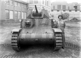 Vista frontal del prototipo del M13/40.