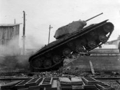 KV-1S #15002 durante las pruebas en fábrica, finales de julio de 1942.