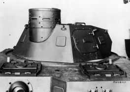 Parte trasera de la torreta de un Ausf. A en la que se ven puertos de disparo y el primer diseño de cúpula de comandante.