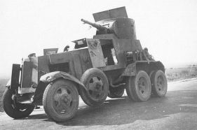 Un BA-6 del Ejército Popular Republicano. Modelo soviético en el que se basó el AAC-1937.