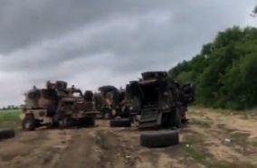 Un grupo de vehículos MaxxPro dañados y recuperados del campo de batalla, julio de 2023.